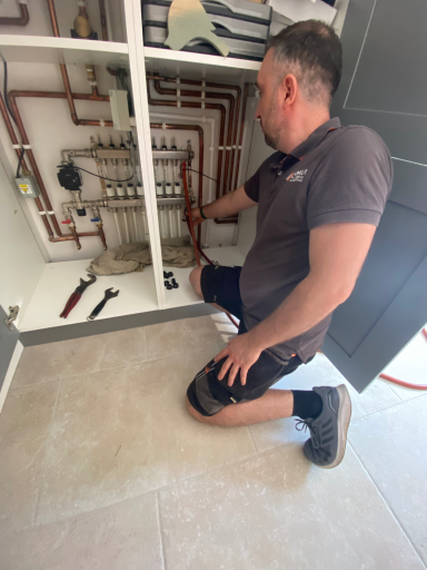 Filling and commissioning underfloor heating